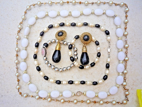 Schwarz-Weiß-Silber-Gold